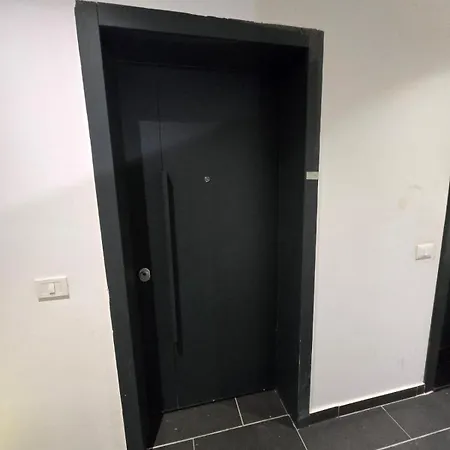 Select 6 Apartment