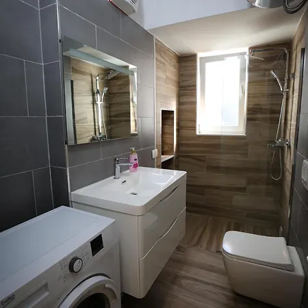 Apartment Select 6 *