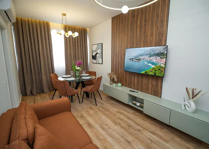 Select 6 Apartament *