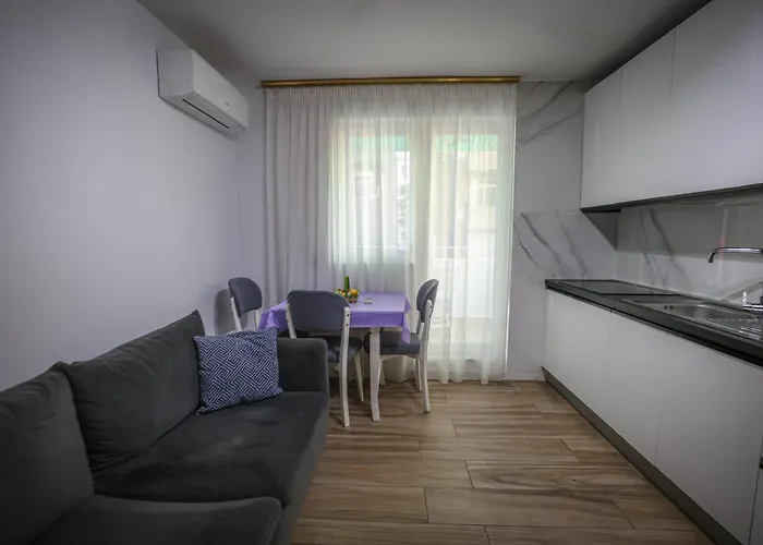 Select 6 Apartament